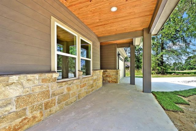 New construction Single-Family house 80 Hillsborough Drive, Huntsville, TX 77340 - photo 1