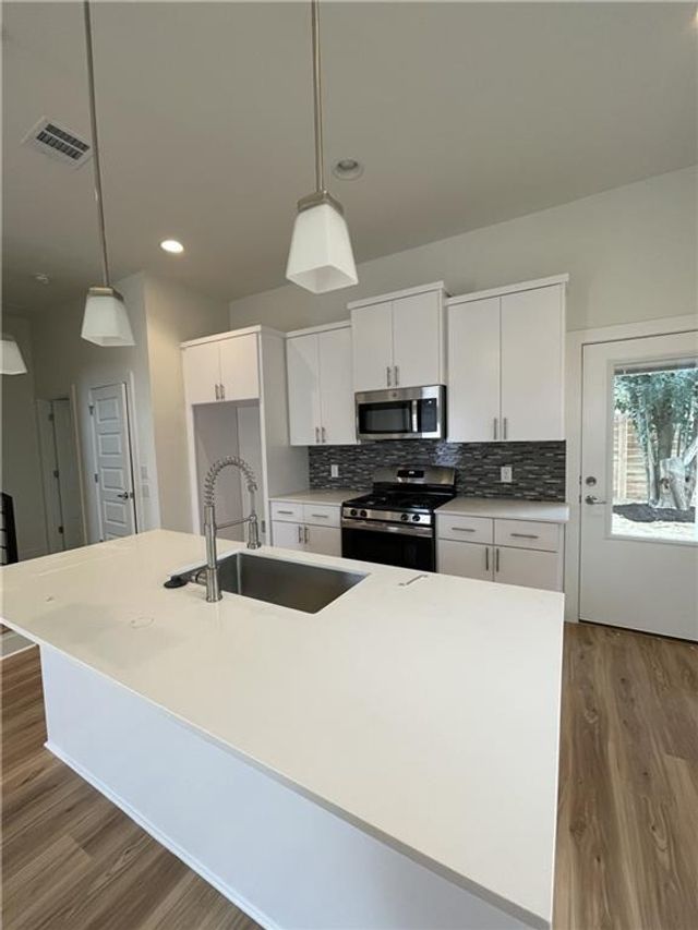 New construction Condo/Apt house B, 7006 Providence Avenue, Austin, TX 78752 - photo 4