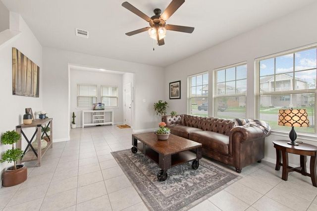 New construction Single-Family house 8308 Daisy Cutter Xing, Georgetown, TX 78626 - photo 8