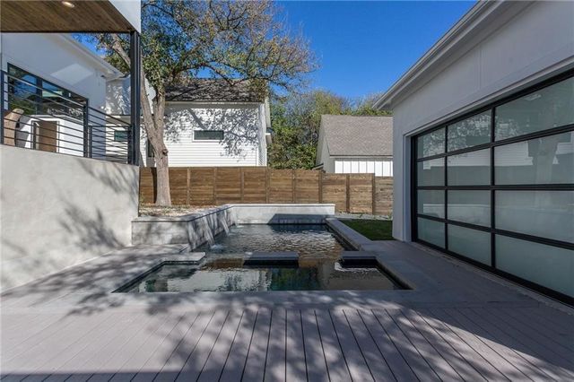 New construction Single-Family house 2303 11th Street, Austin, TX 78702 - photo 37