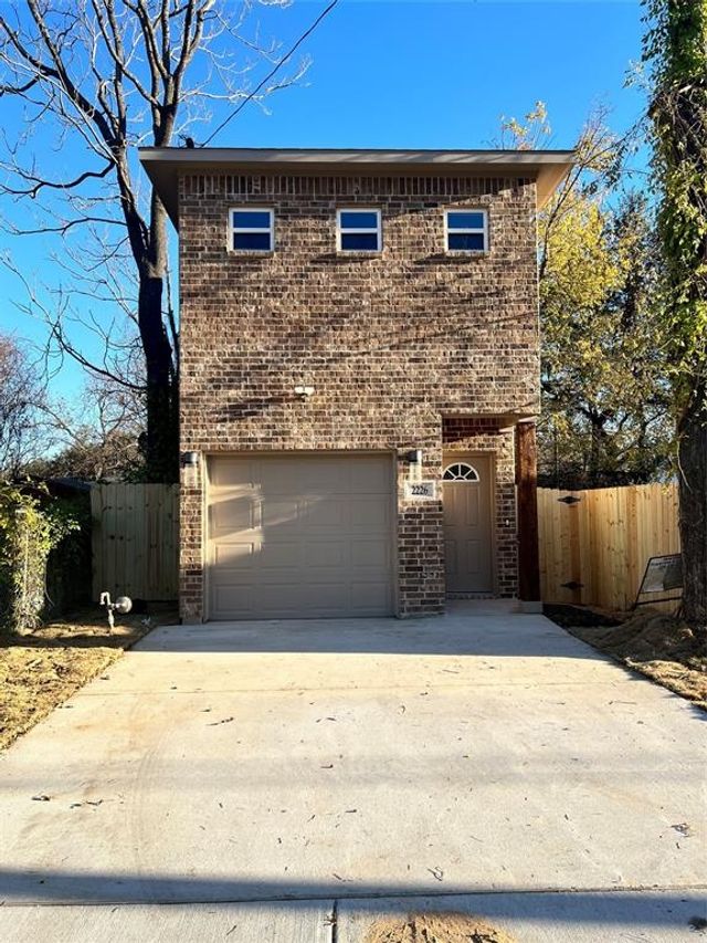 New construction Single-Family house 13, 2226 Anderson Street, Dallas, TX 75215 - photo 1