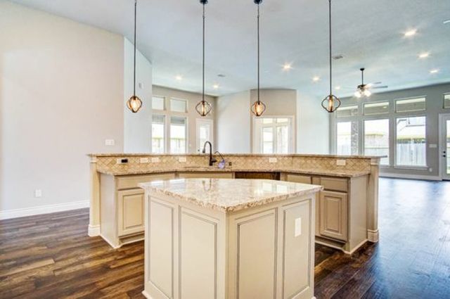 New construction Single-Family house 3358 - The Woodlands Hills, 109 Teralyn Grove Loop, Willis, TX 77318 - photo 5