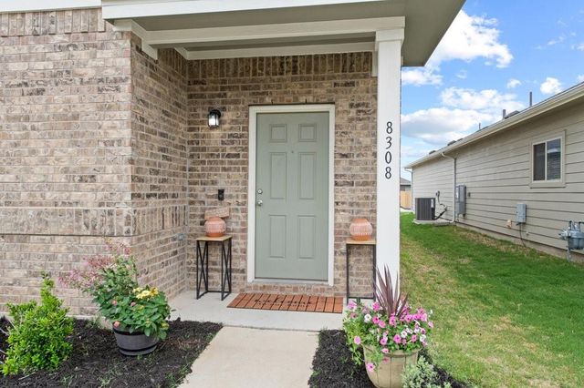 New construction Single-Family house 8308 Daisy Cutter Xing, Georgetown, TX 78626 - photo 3