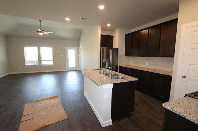 New construction Single-Family house 854 Deerhurst Lane, Magnolia, TX 77354 - photo 6