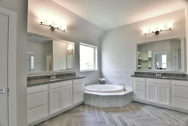 New construction Single-Family house The Ware, 132 Founders Grove Loop, Willis, TX 77318 - photo 8