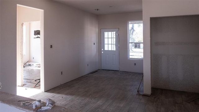 New construction Single-Family house 3108 Ridgecrest Drive, Granbury, TX 76048 - photo 5