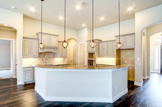 New construction Single-Family house 3358 - The Woodlands Hills, 109 Teralyn Grove Loop, Willis, TX 77318 - photo 8