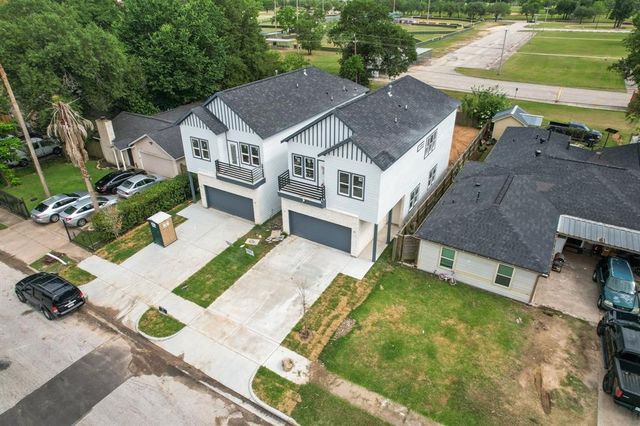 New construction Single-Family house 10627 Emnora Lane, Houston, TX 77043 - photo 7