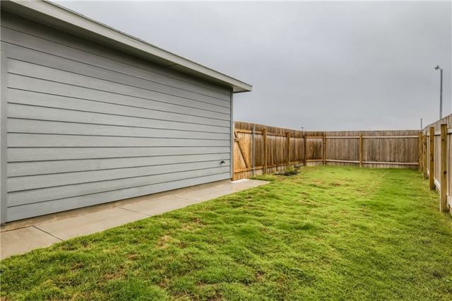 New construction Single-Family house 241 Bent Creek Drive, Hutto, TX 78634 - photo 28