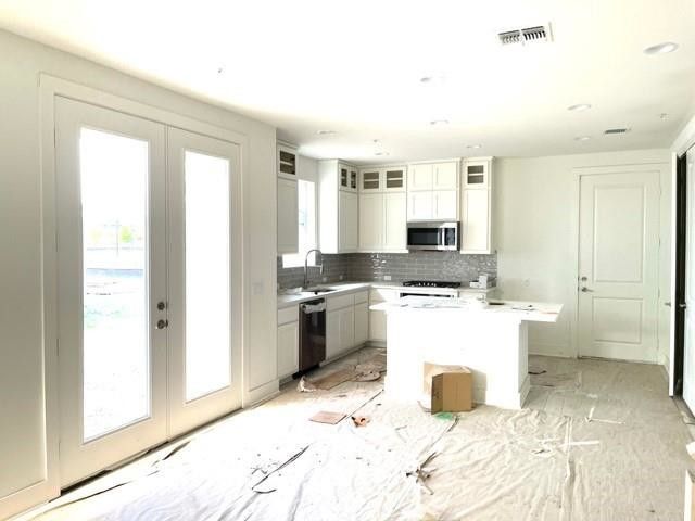 New construction Condo/Apt house A, 4401 Vaughan Street, Austin, TX 78723 - photo 5