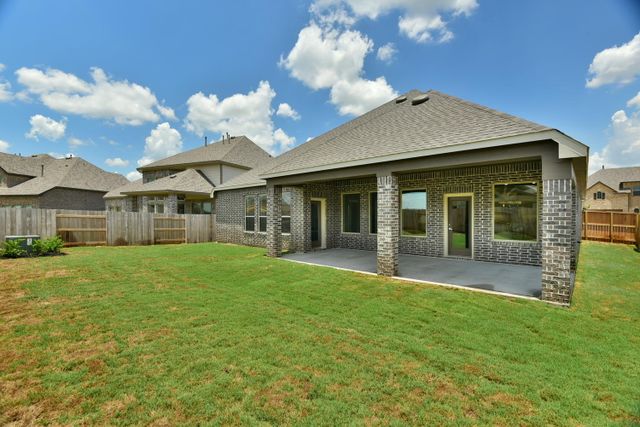 New construction Single-Family house The Ware, 132 Founders Grove Loop, Willis, TX 77318 - photo 11