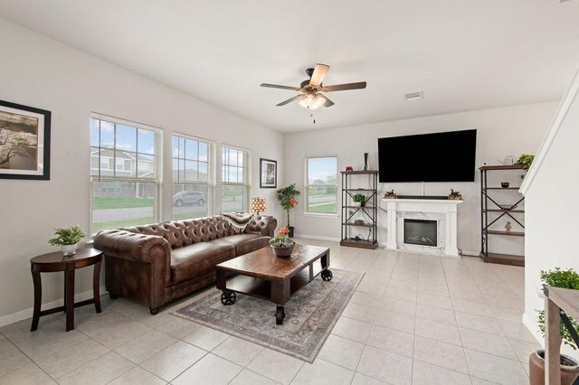 New construction Single-Family house 8308 Daisy Cutter Xing, Georgetown, TX 78626 - photo 5
