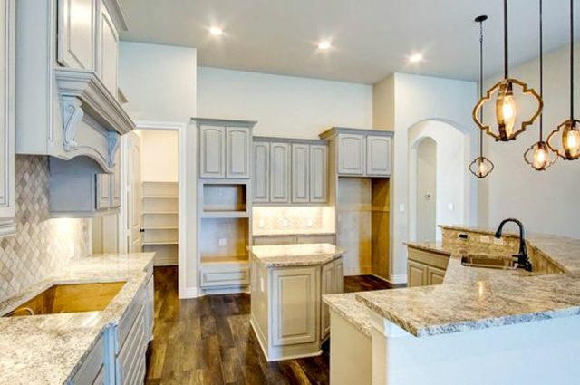 New construction Single-Family house 3358 - The Woodlands Hills, 109 Teralyn Grove Loop, Willis, TX 77318 - photo 7