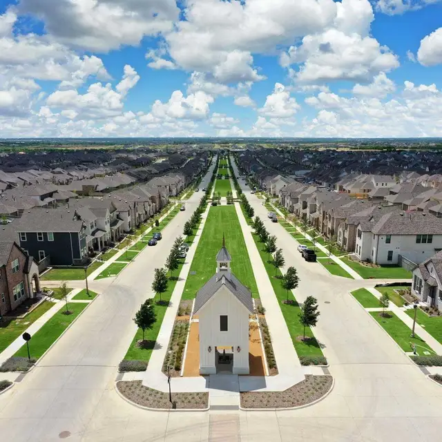 Pecan Square: 40ft. lots by Highland Homes in Northlake - photo