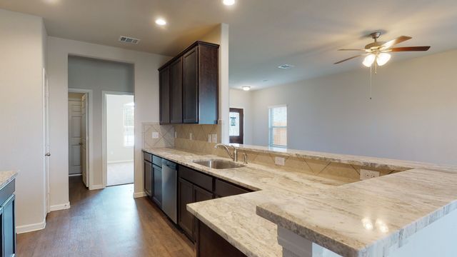 New construction Single-Family house Floor Plan 1500, 4120 W Bayou Maison Circle, Dickinson, TX 77539 - photo 25
